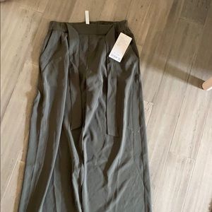 Lululemon noir pant size 12